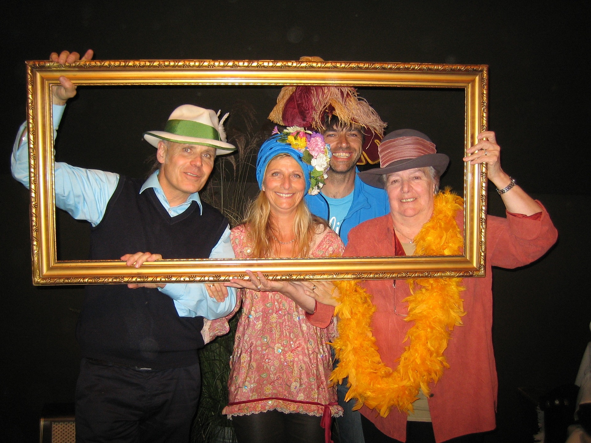 birthday party-652266_1920